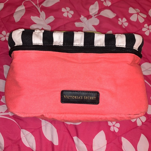 Victoria’s Secret Travel Pouch - Picture 1 of 7